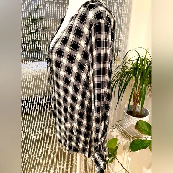 EXPRESS PULLOVER TIE FRONT BLOUSE NWT - Picture 4 of 7